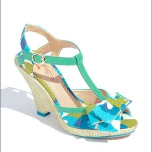 BRAND NEW IN BOX Behave Yourself Poetic Licence